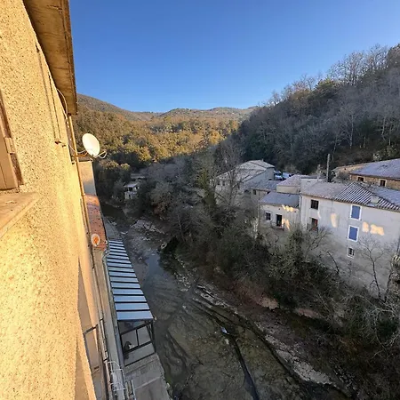 Les Bains Au Pied Des Thermes *