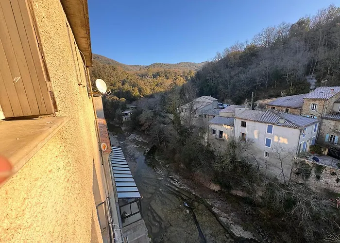 Les Bains Au Pied Des Thermes *